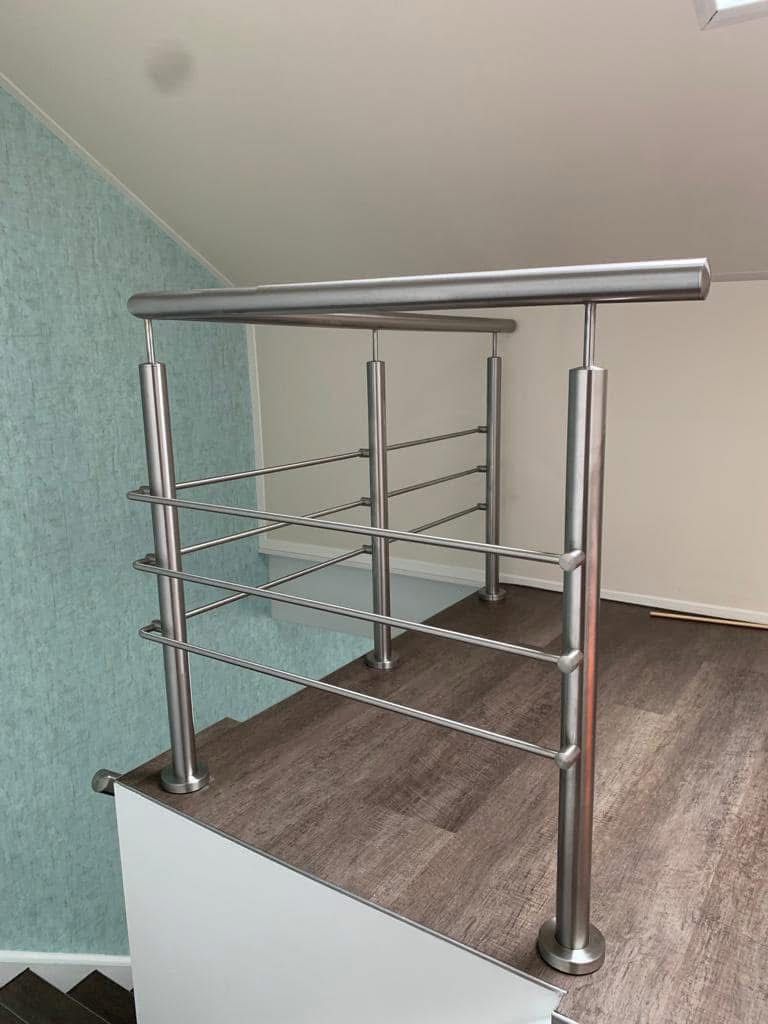 Treppengeländer aus Edelstahl innen: Handlauf / Geländer in Uder